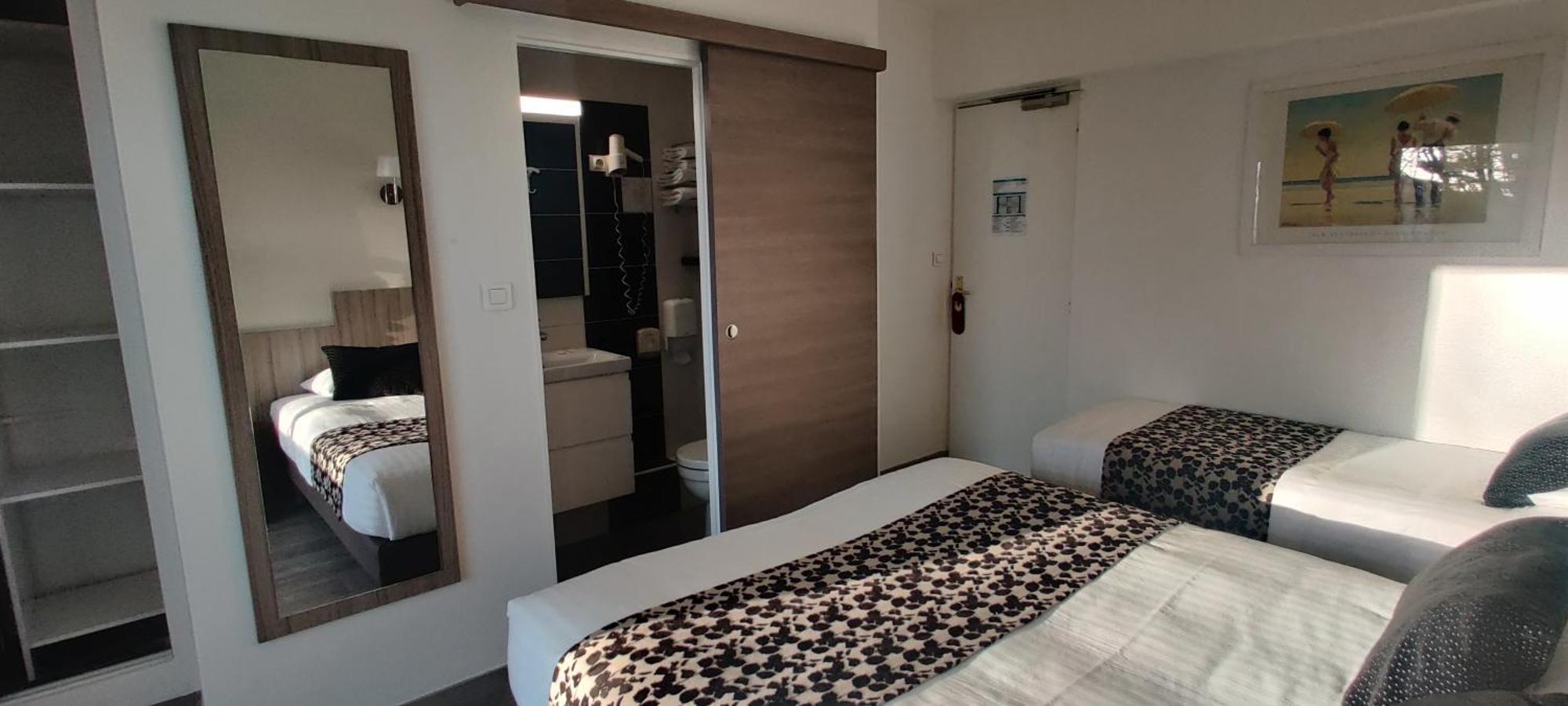 Logis Hotel Les Bleuets Руайян Экстерьер фото