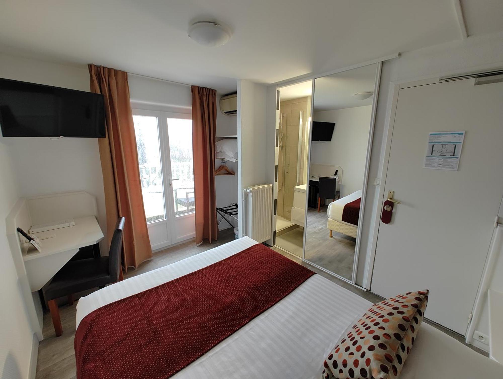 Logis Hotel Les Bleuets Руайян Экстерьер фото